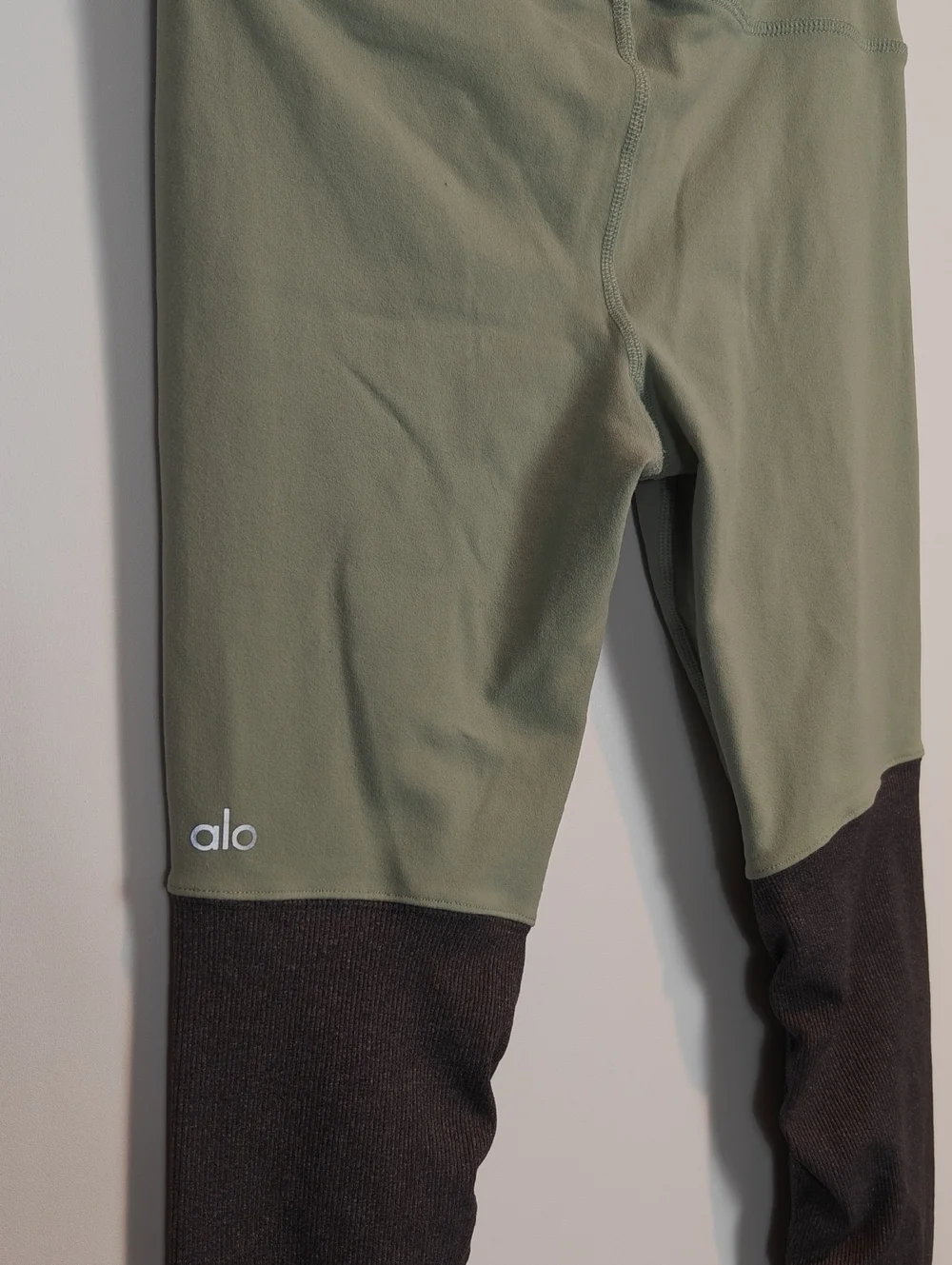 ALO YOGA Goddess Ribbed Leggings in Sage and Stormy Heather Size Small